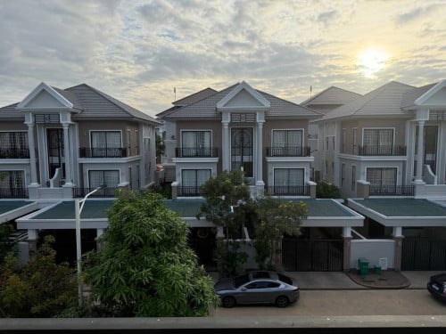 វីឡាភ្លោះAលក់បន្ទាន់ / Twin Villa For Sale