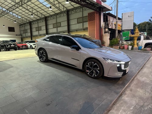 ឡានថ្មី Film UV មួយជុំ ថ្នាំស្រុីនមួយជុំ