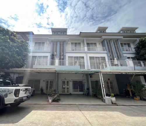 វីឡាកូនកាត់LA សំរាប់ជួល | link house LA For Rent