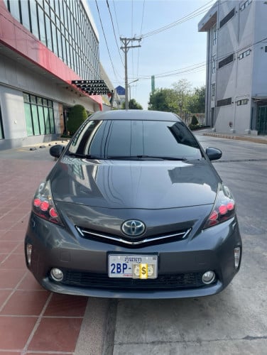 លក់Prius V ឆ្នាំ013 op5 advanced