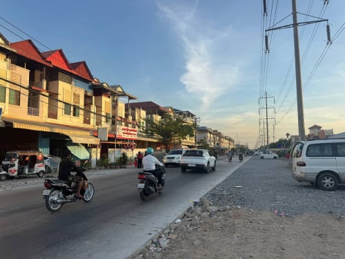 ផ្ទះអាជីវកម្មសម្រាប់លក់ | Shophouse for SALE! (សាលាកំពុងជួល)