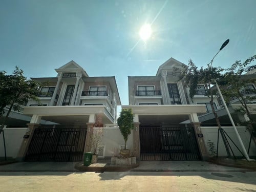 双拼别墅房子出租 ( Twin A For Rent ) 在 Borey Peng Houth Beoung Snor