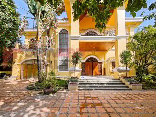 🏡Spacious 6 Bedrooms Villa Available for Rent- Toul Kork Area