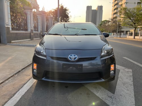 ឡានលក់🚘Toyota Prius 010 option 03 ឡានកាលី ឡានមូល សំបកកង់ថ្មី4គ្រាប់
