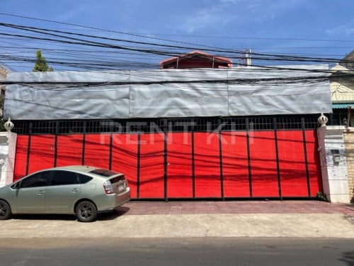 ឃ្លាំងសំរាប់ជួលនៅជិតពេទ្យលោកសង្ឈ / Warehouse for Rent in Khan Toul Kork