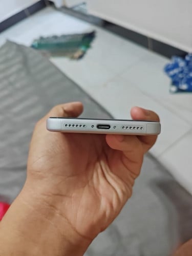 17pro max 256g White CH use sim2