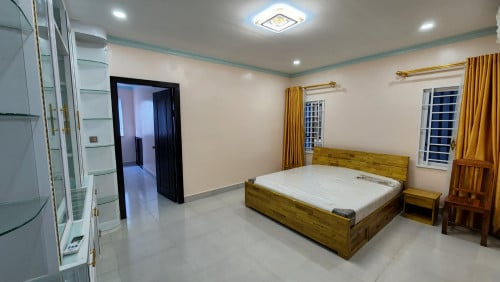 2 beds, 2 baths, Tuol Sleng