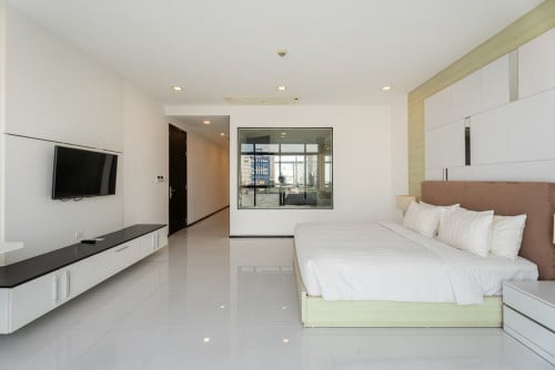 2bedrooms- 2bathtooms with bathtub _ Phnom Penh Cambodia