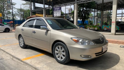 Camry LE 04
