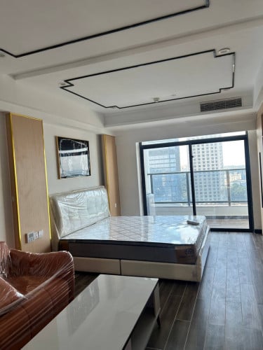 Condo near QueenCo and Hp tower