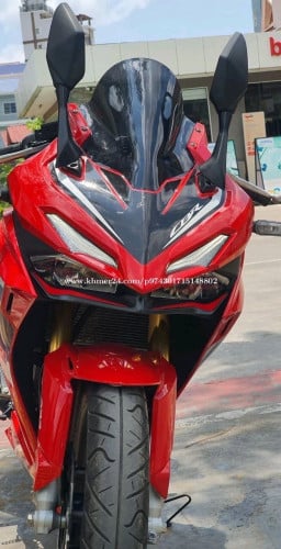 HONDA CBR150R សានុំសុីន ដូចថ្មី