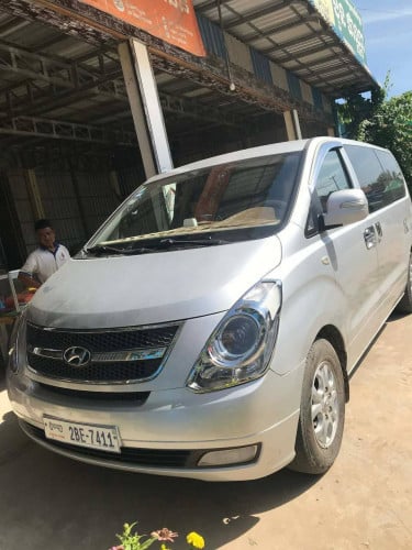 HYUNDAI Starex 2010 For Rent /出租
