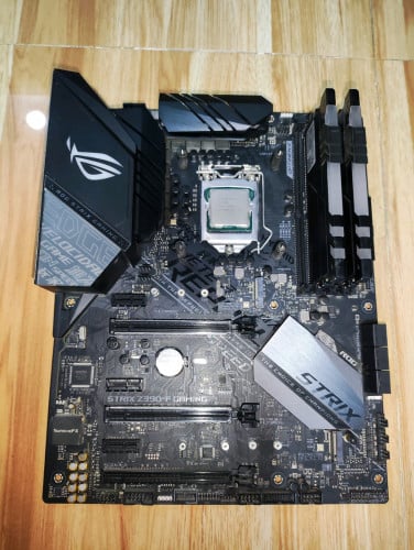 Intel i7-9700K + ASUS ROG Strix Z390-F + 16GB DDR4 3200 CL16 (Full Combo)