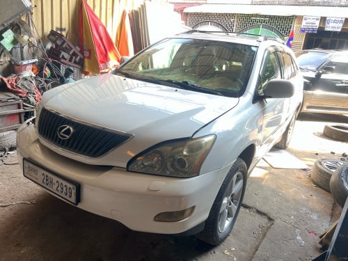 Lexus Rx330 2004 half full