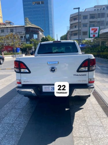 Mazda 2020 full option ម៉ាសុិនធំ3 2L