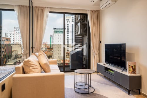 Modern 1 Bedroom Condo for RENT in BKK1 with Gym and Pool