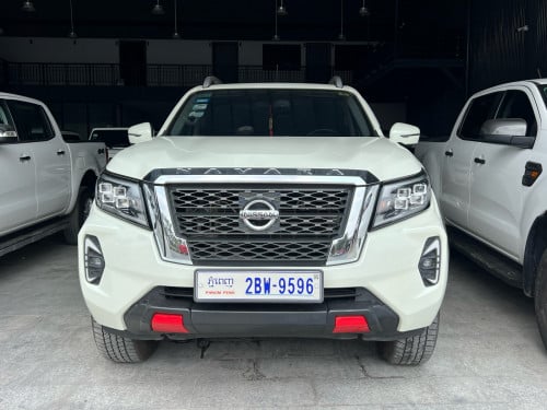 Nissan Navara 2022 full