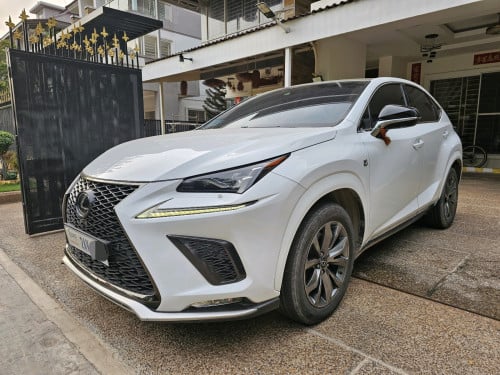 NX300t 2018  ទឹកថ្នាំធានានៅហ្សុីន100%ទិញខ្លាញ់គោ បើកដៃមួយ