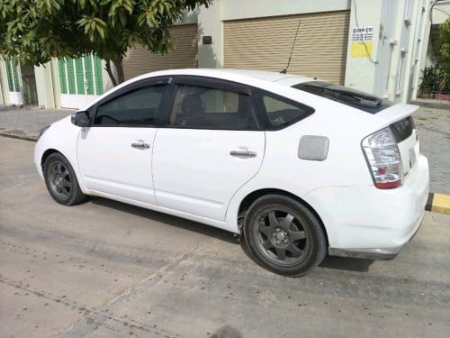 prius 2005 haftfull ពណ៏ស​ ចង់លក់