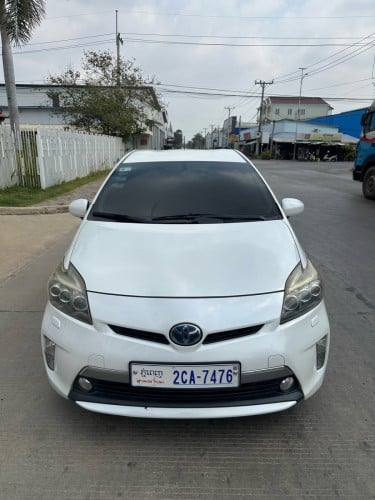 Prius plugin Full Advanced 2012 (19800$)