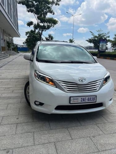 Sienna 011 V6 P1 Limited Foll ឡានស្អាតលក់ប្រញាប់លុយ