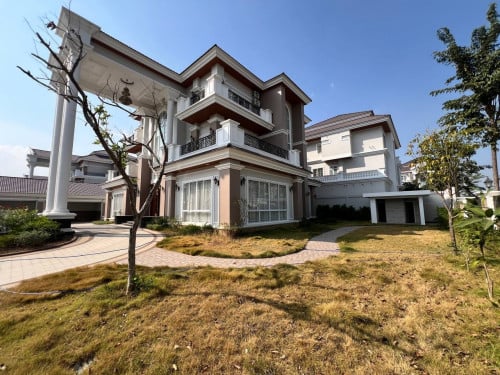 Villa for SALE Location: Borey Peng Huoth mera Garden 50m