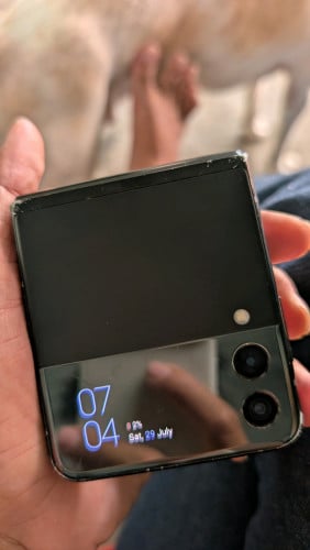 ZFlip 3 ខូចអេក្រង់ក្នុង25$