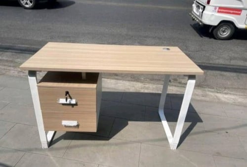 តុធ្វើការ