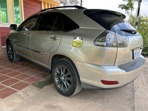 លក់ ៣៣០ ប៉ុង១ ២០០៥ ពណ៌ប្រាក់ មេឡាន