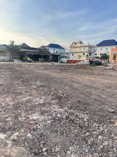 ដីលក់ក្រុងបាវិត