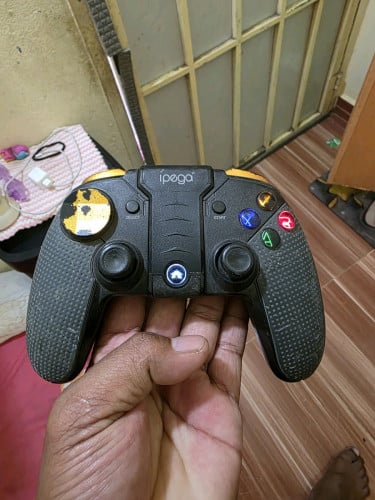 ចង់លក់ដៃហ្គេមអត់ចេះលេង។