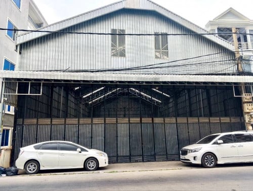 ឃ្លាំងសម្រាប់ជួល នៅខណ្ឌសែនសុខ ទីតាំងល្អ ជិតផ្លូវហាណូយ!