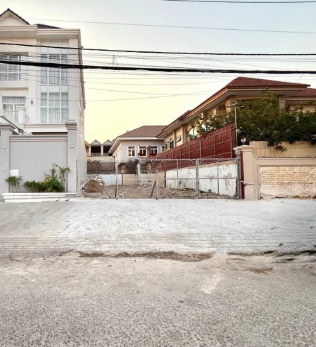 ដីអាជីវកម្ម ជួល/លក់ បន្ទាន់!