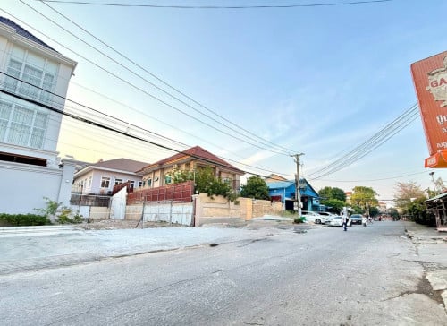 ដីអាជីវកម្ម ជួល/លក់ បន្ទាន់!