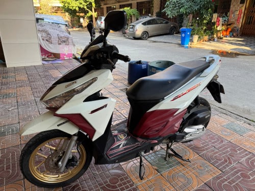 ម៉ូតូជិះផ្ទាល់ខ្លួន ម្ចាស់ដើម ( ប្រើប្រាស់នៅភ្នំពេញ ) សំណុំស៊ុីន