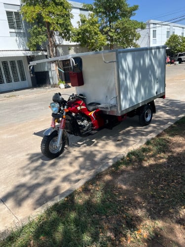 កង់បីនៅស្អាត់