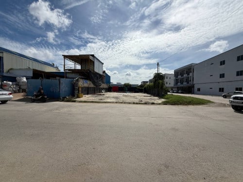 ដីអាជីវកម្មលក់នៅជិតវត្តក្រាំងធ្នងើ