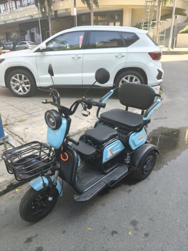 刚买两个月的电动三轮车特价出售