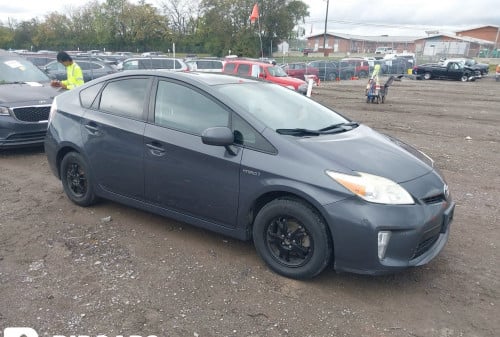 មកថ្ងៃទី 03/02/2026 Prius  ប្រផេះ 2012” Option 4” JBL 18mmiles Zin មេឡានល្អ