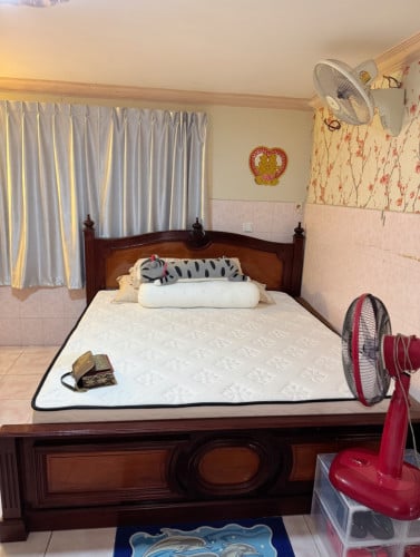 គ្រែលក់ 1.8m, សាច់ឈើបេង លាយ ក្រញ៉ូង