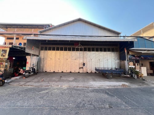 ឃ្លាំងសម្រាប់ជួលផ្លូវ2004 សង្កាត់អូបែកក្អម ​