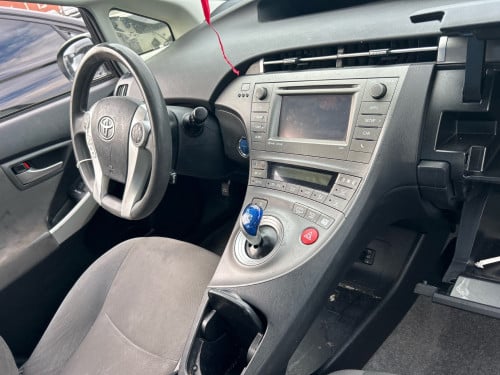 សាងឡានមុនបើកទូរ 2013 Toyota Prius Plug-In Code 037155