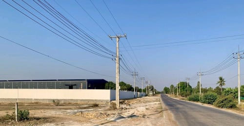 ក្រោយរោងចក្រលក់ដីឡូផ្លូវ51។ 5m × 27,20m