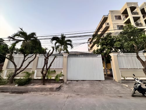 𝐅𝐨𝐫 𝐑𝐞𝐧𝐭: 6BR Detached Villa – Sensok Area