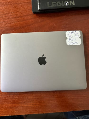 លក់Apple macbook2017