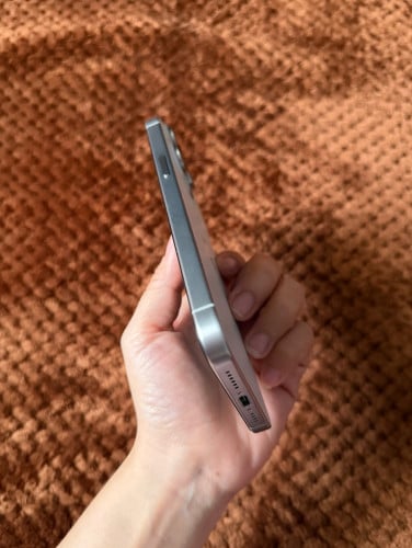 ទេីបតែទិញទេ​ លូវចង់លក់វិញ​ (iPhone 15 Pro Max – White)