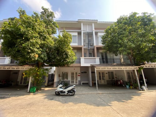 វីឡាកូនកាត់ LC2 លក់បន្ទាន់ខ្លាំង