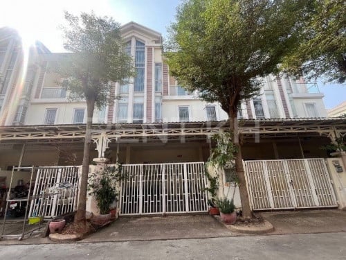 វីឡាកូនកាត់សម្រាប់ជួលនៅបុរី ជីបម៉ុងសែនសុខ / Link House For Rent at Borey Chip Mong Sen Sok