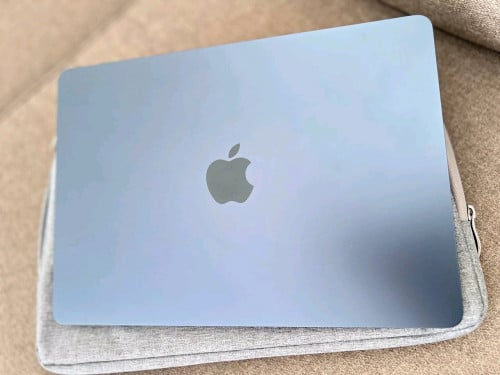 លក់ MacBook air M3 8G 256G 13inch