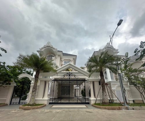 独栋别墅房子出租 ( Queen For Rent ) 在 Borey ML Tiara Takmav , 金边 ，柬埔